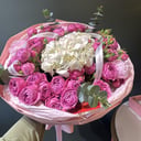 Букет «Нежное послание» из роз и гортензий