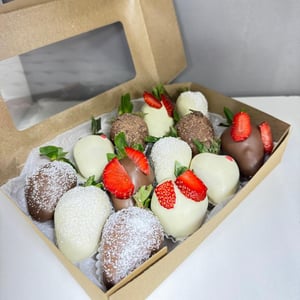 12 клубник в шоколаде