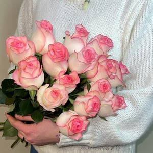 Букет из розовых роз