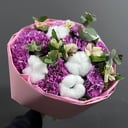 Букет с диантусами и хлопком из альстромерий