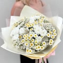 Букет из Танацетума и Сантини из альстромерий и хризантем