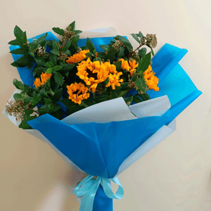 Букет подсолнухов с контрастной упаковко