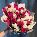 Букет «51 тюльпан белый и ярко-розовый»