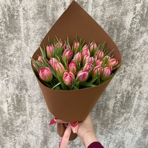 Букет «Стиль и грация» из тюльпанов