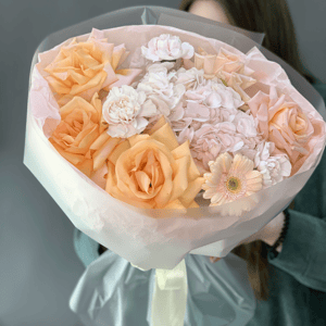 Авторский букет из роз и диантусов 1118