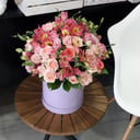 Композиция «Прекрасный подарок» из роз и альстромерий