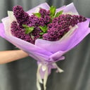 Букет ароматной сирени в модной упаковке