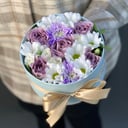 Шляпная коробка с цветами «Мини коробочка 3» из роз и хризантем