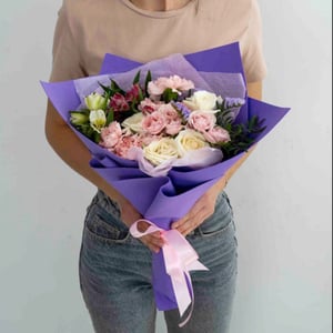 Букет «Прованс М» из роз и гвоздик