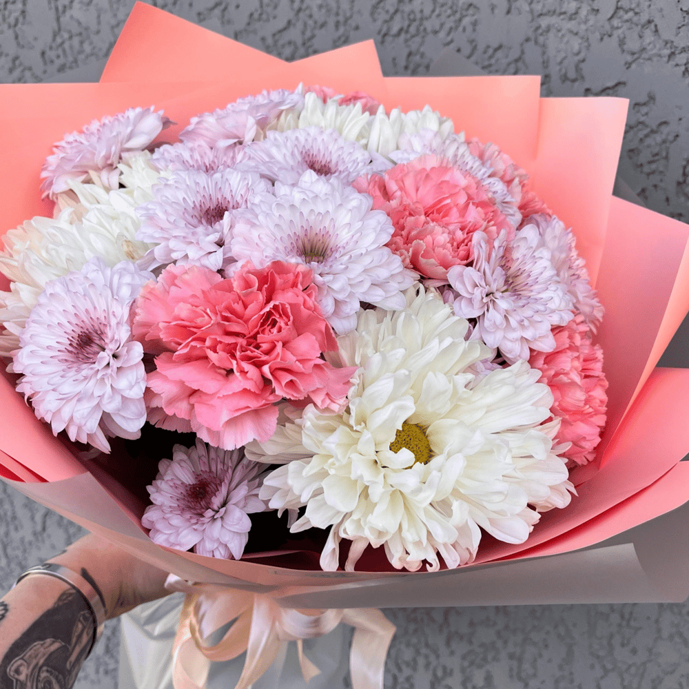 Букет хризантем с диантусами