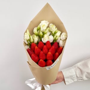 Клубничная эустома