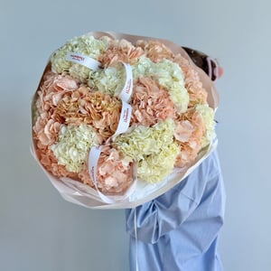 Огромный букет из 19 гортензий