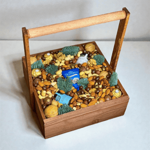 Ореховый ящик с ручкой