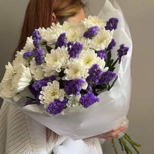 Букет белые хризантемы и статица