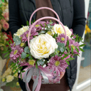 Коробка с цветами «Светлячок» из роз и хризантем