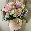 Коробка с цветами «Композиция для мамы» из роз и хризантем