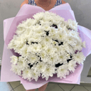 Букет из белой пышной хризантемы