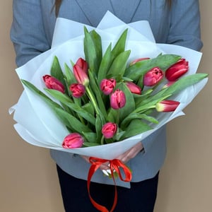 Букет из 15 красных тюльпанов