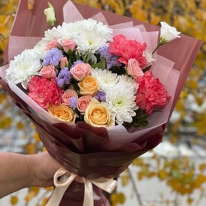 Букет «Невидимка» из роз и хризантем