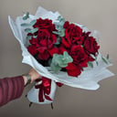 Букет «Красные французские розы с эвкалиптом»