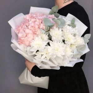 Букет «Гортензия и кустовая хризантема»