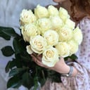 Букет «15 Белых роз мондиаль»