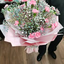 Букет «Облако» из гвоздик и гипсофил