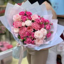 Букет с кустовой розой