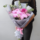 Букет «Единственной» из хризантем и гипсофил