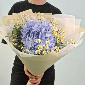 Букет «Гортензия с матрикарией»