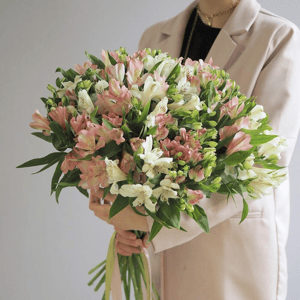 Букет из альстромерий