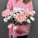 Коробка с цветами «Композиция "Самой дорогой"» из роз и хризантем