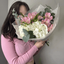 Милый букет с гортензией и альстромерией