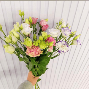 Букет «Эустомы в ленте»