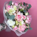 Авторский букет с французскими розами из эустом и альстромерий