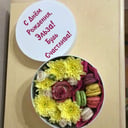 Подарочный набор «Цветы в коробке» из хризантем и роз