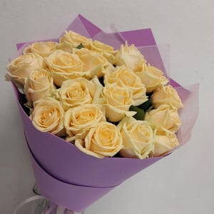 Букет из 19 кремовых роз