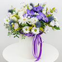 Облако нежности из роз и хризантем