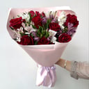 Букет из розы красной 7 шт и альстромери