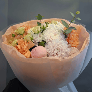 Букет «Первое свидание» из гвоздик и роз