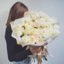 Букет из роз и эустомы