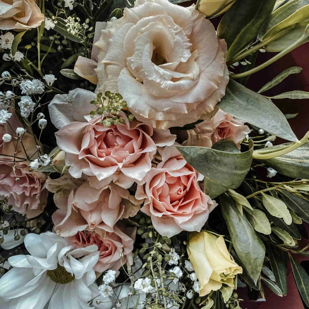 Flower delivery in Athens, Greece