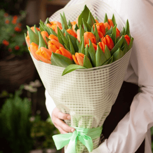 Букет оранжевых тюльпанов