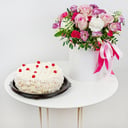 Композиция «Богиня» с тортом из гвоздик и роз