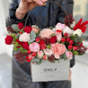 Коробка с цветами «Яркого дня» из роз