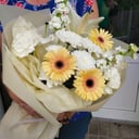 Букет "Кремовый" из гербер и экзотических цветов