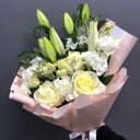 Букет с лилиями