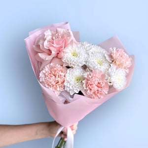 Букет «Французская роза, хризантема и диантус.»