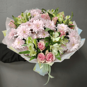 Букет «Нежность» из роз и альстромерий