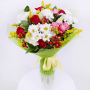 Sealed with a kiss: Roses and white Chrysanthemums